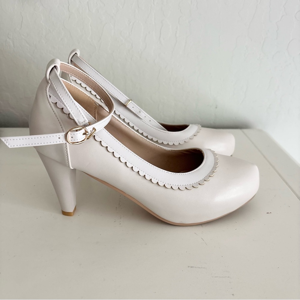 Off-White Vegan Mary Jane Heeled Pumps Scalloped Edge Trim Ankle Strap, Sz 10.5